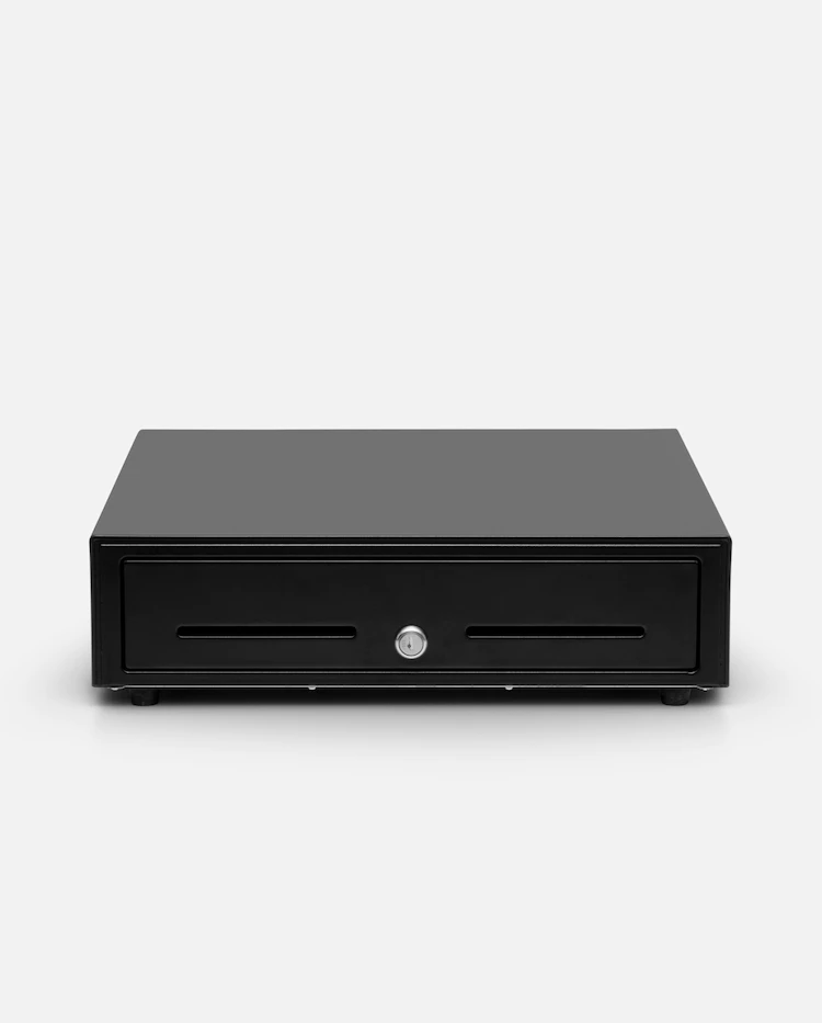 Primer plano del cajón de cambio-pro negro, visto de frente.