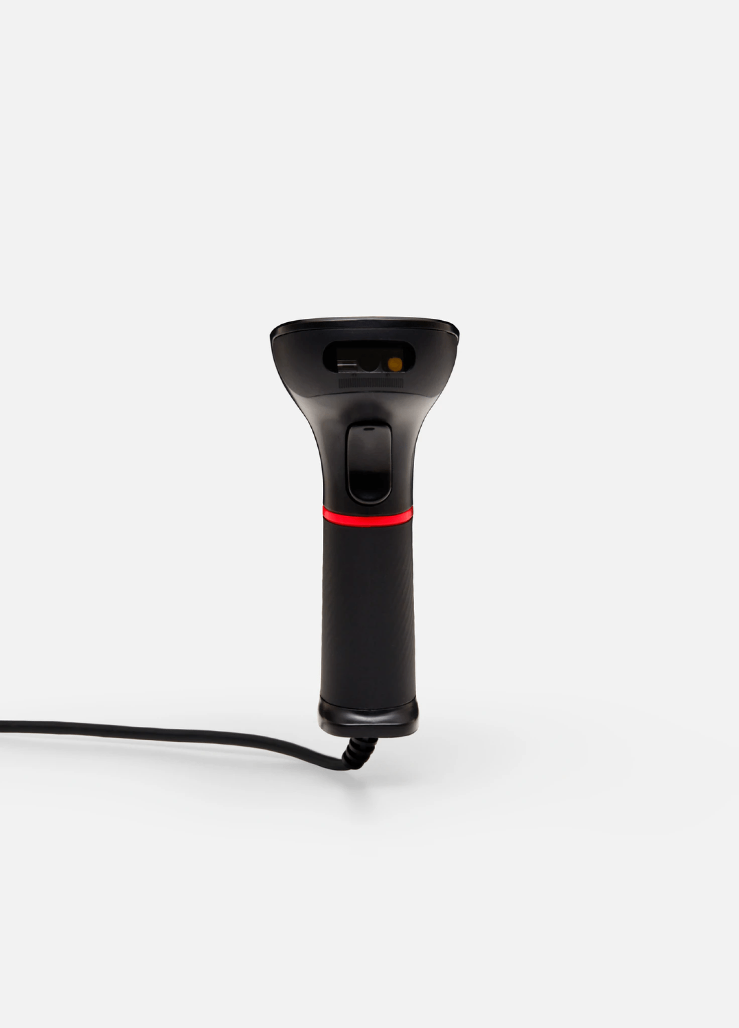 Primer plano del scanner de mano de color negro, con una línea roja ubicada debajo del botón de escanear.