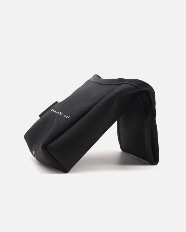  Primer plano de perfil de la funda con cinturón Loomis Pay.