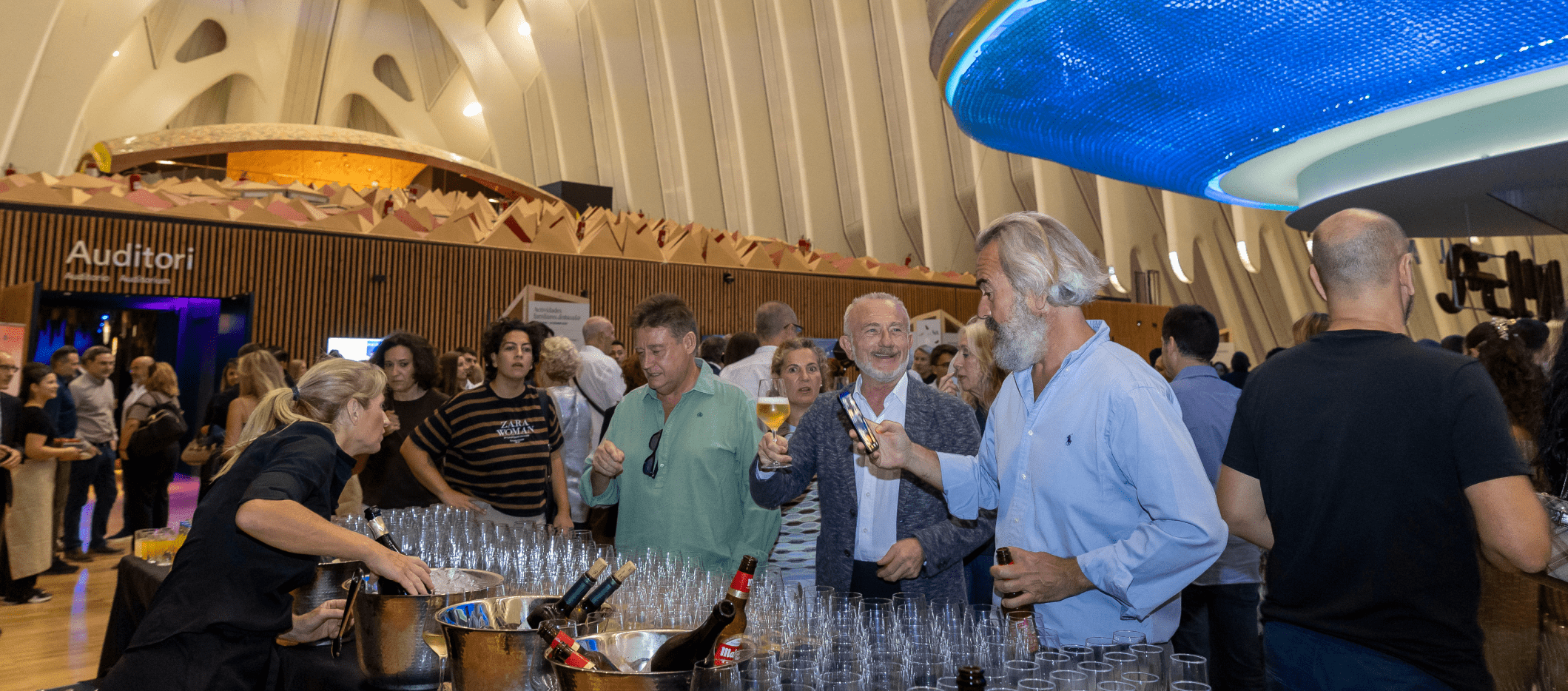 Cóctel de celebración tras la entrega de los Premios Hostelería Valencia 2026