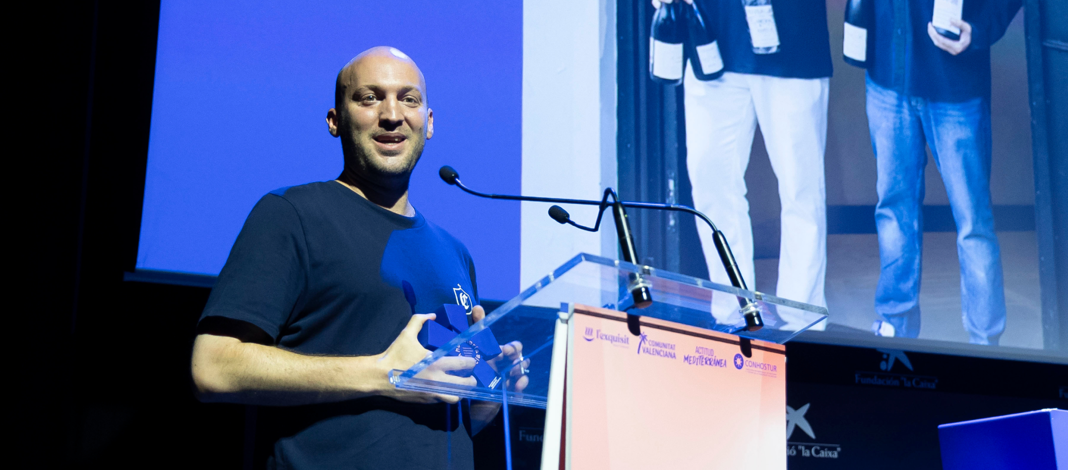 Nacho y Carlos Gómez de Maestro Bar recogiendo el premio a Emprendedor Hostelero