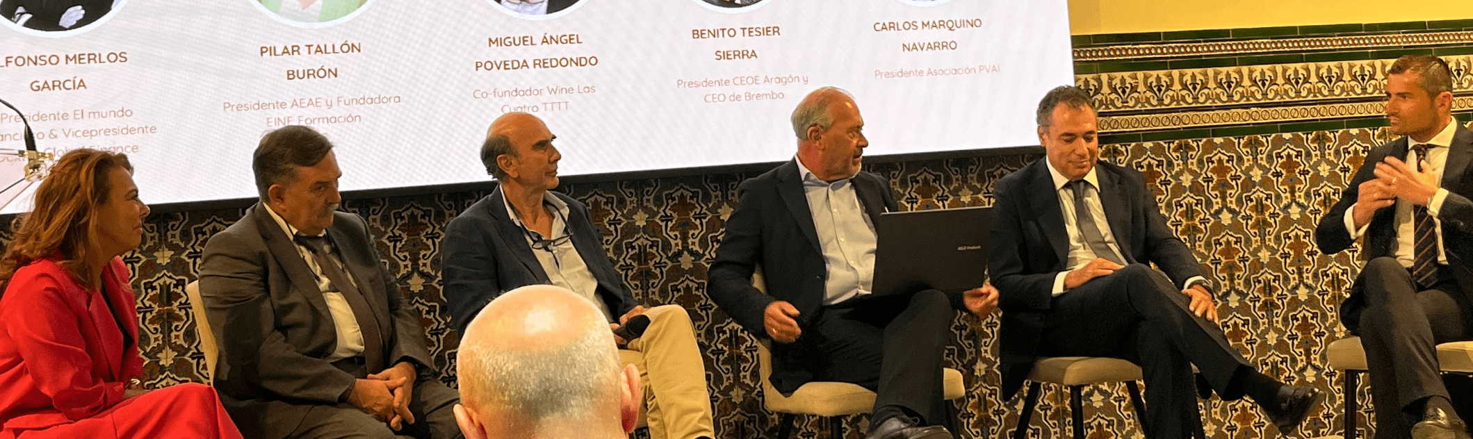 Mesa redonda sobre los retos y oportunidades del tejido empresarial en la gala de la AEAE
